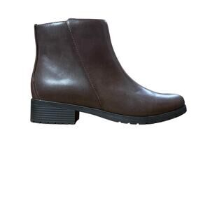 Trotters Margo Short Size Zip Bootie Size 9.5 NEW